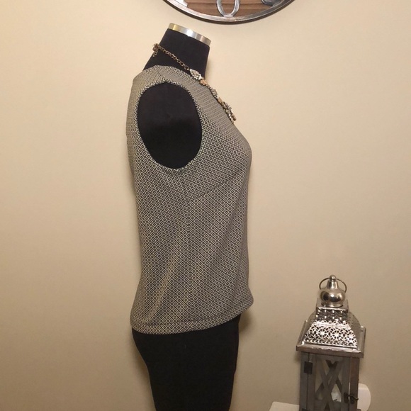 GAP tan & black sleeveless top EUC!! - Picture 5 of 8